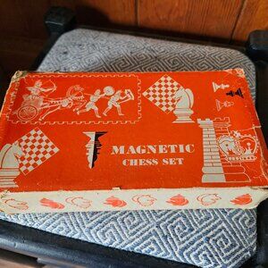 Vintage 1970s Magnetic Travel Chess Set w/ Plastic Pieces